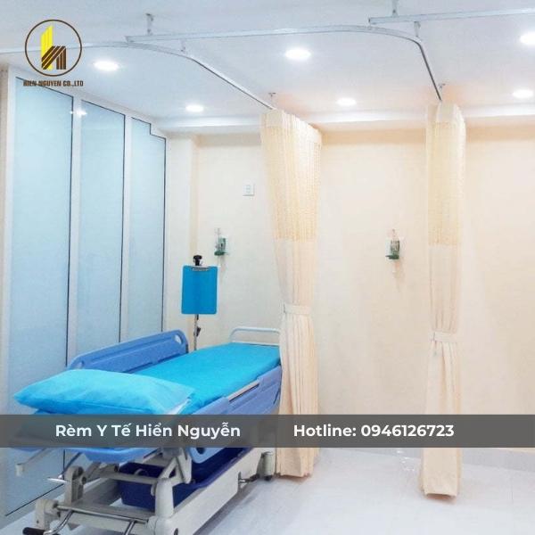 Rèm y tế Hiển Nguyễn